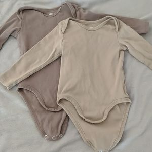 Unisex baby's one piece outfit